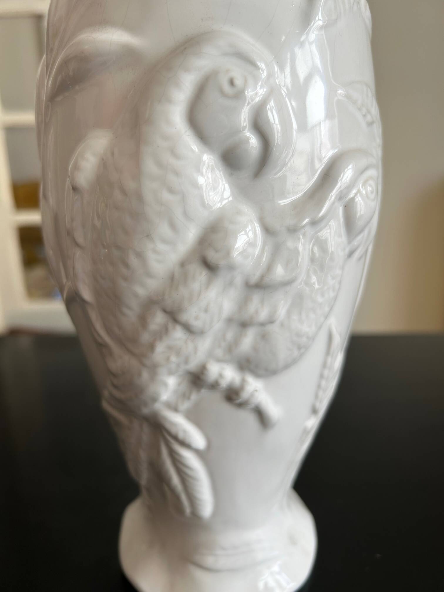 Vase with parrots