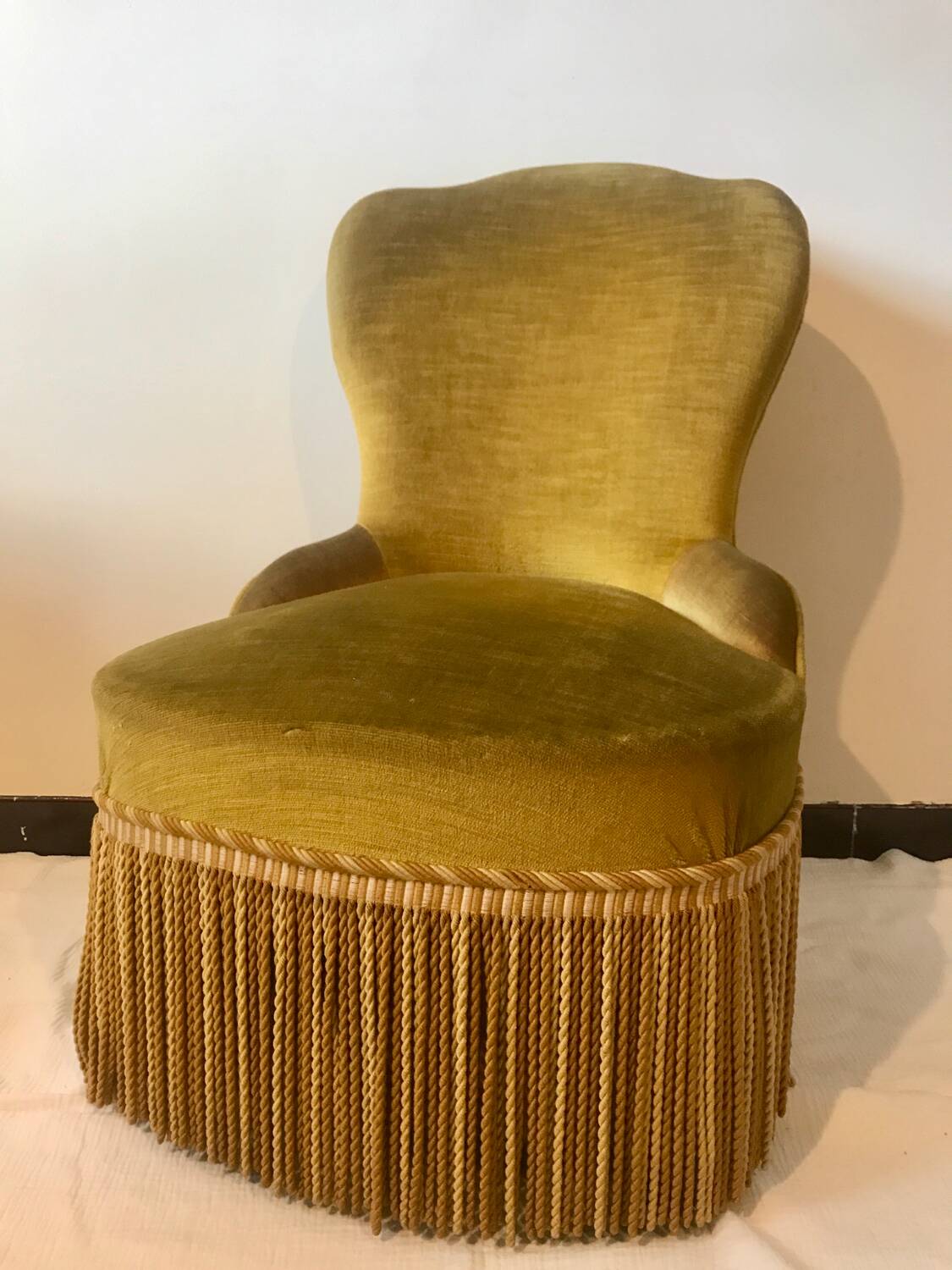 Toad armchair in gold velvet