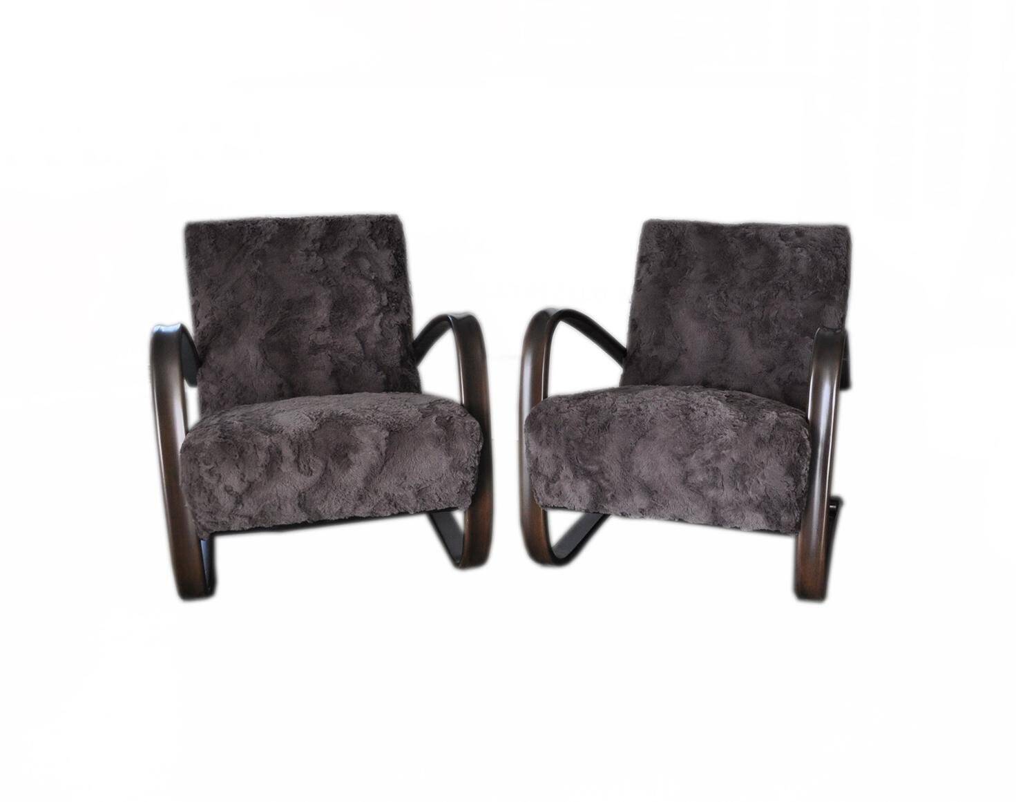 Pair of H 269 armchairs by Jindrich Halabala in wood and faux fur, brown/grey, 1930s