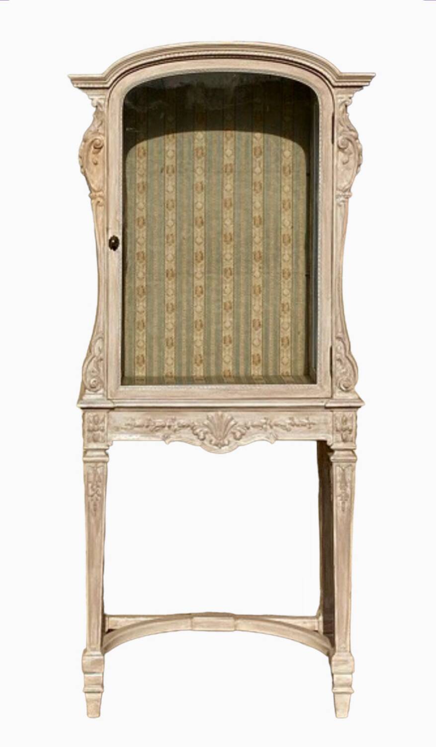 Vitrine laquée style Louis XVI