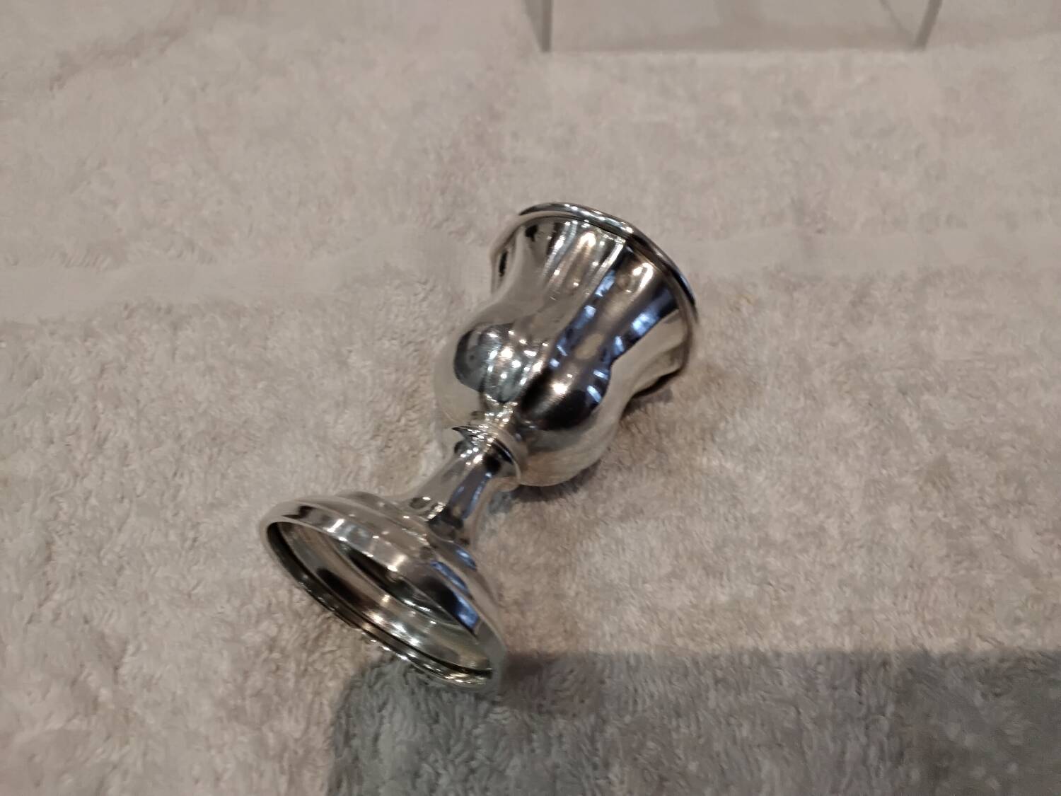 Silver 950 Minerva polylobe egg cup, Doyen silversmith