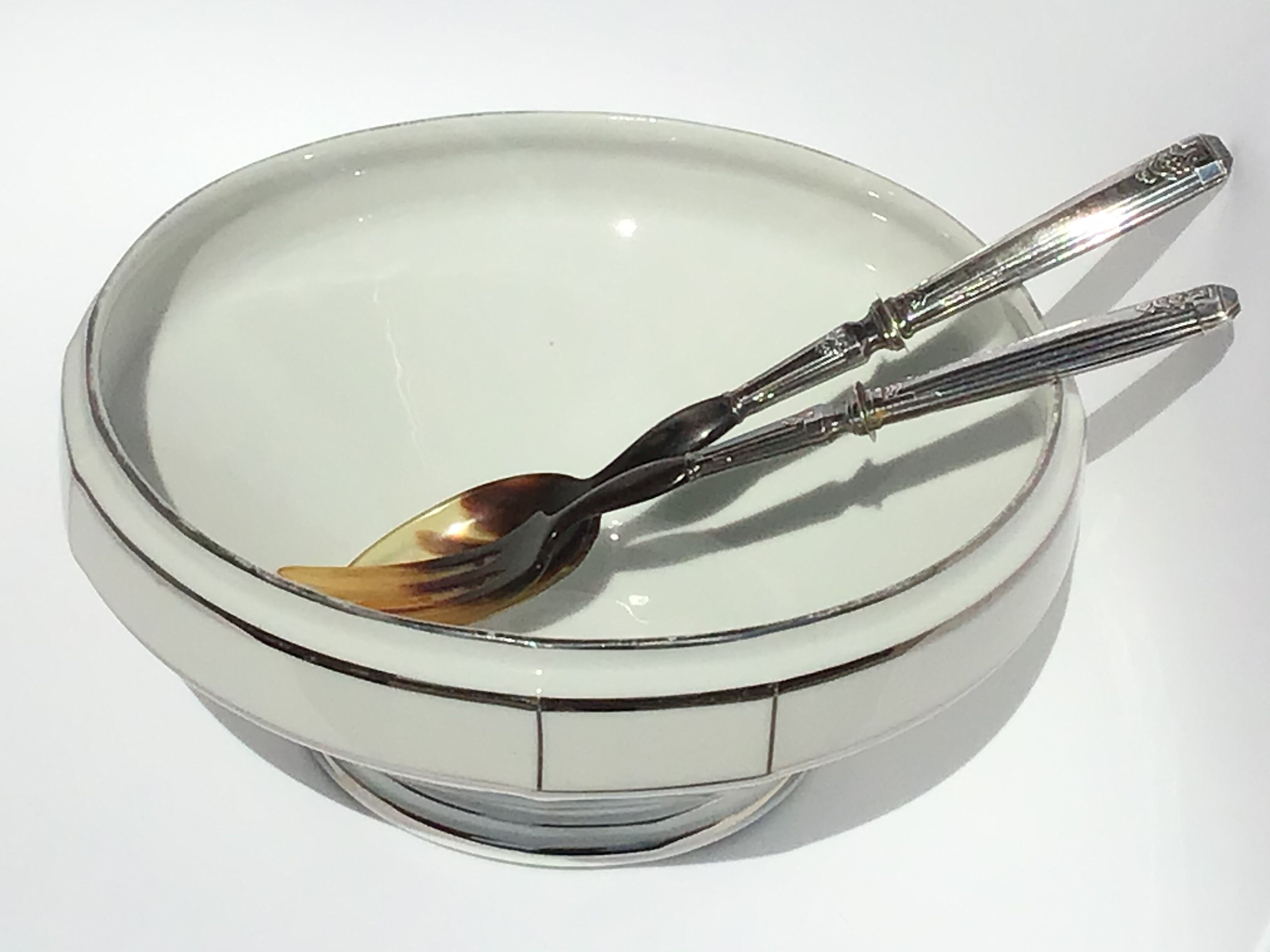 Salad bowl Art Deco porcelain silver net