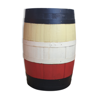 Tonneau à vin en bois peint