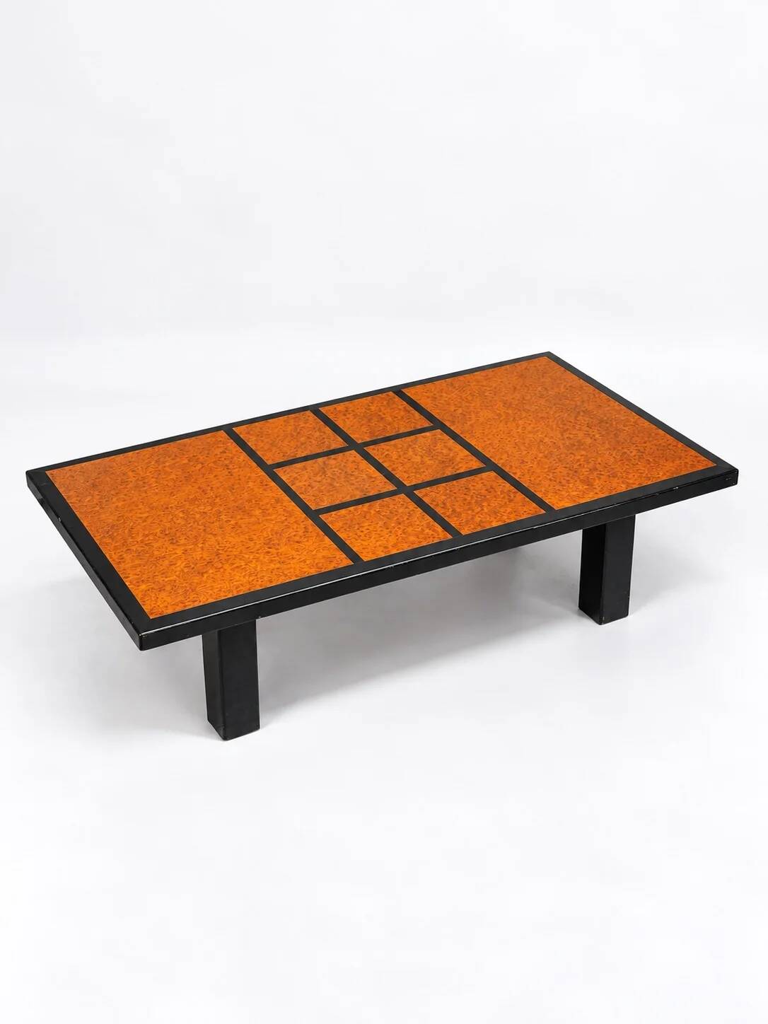 Vintage coffee table in wood burl and black lacquer, geometric inlay.