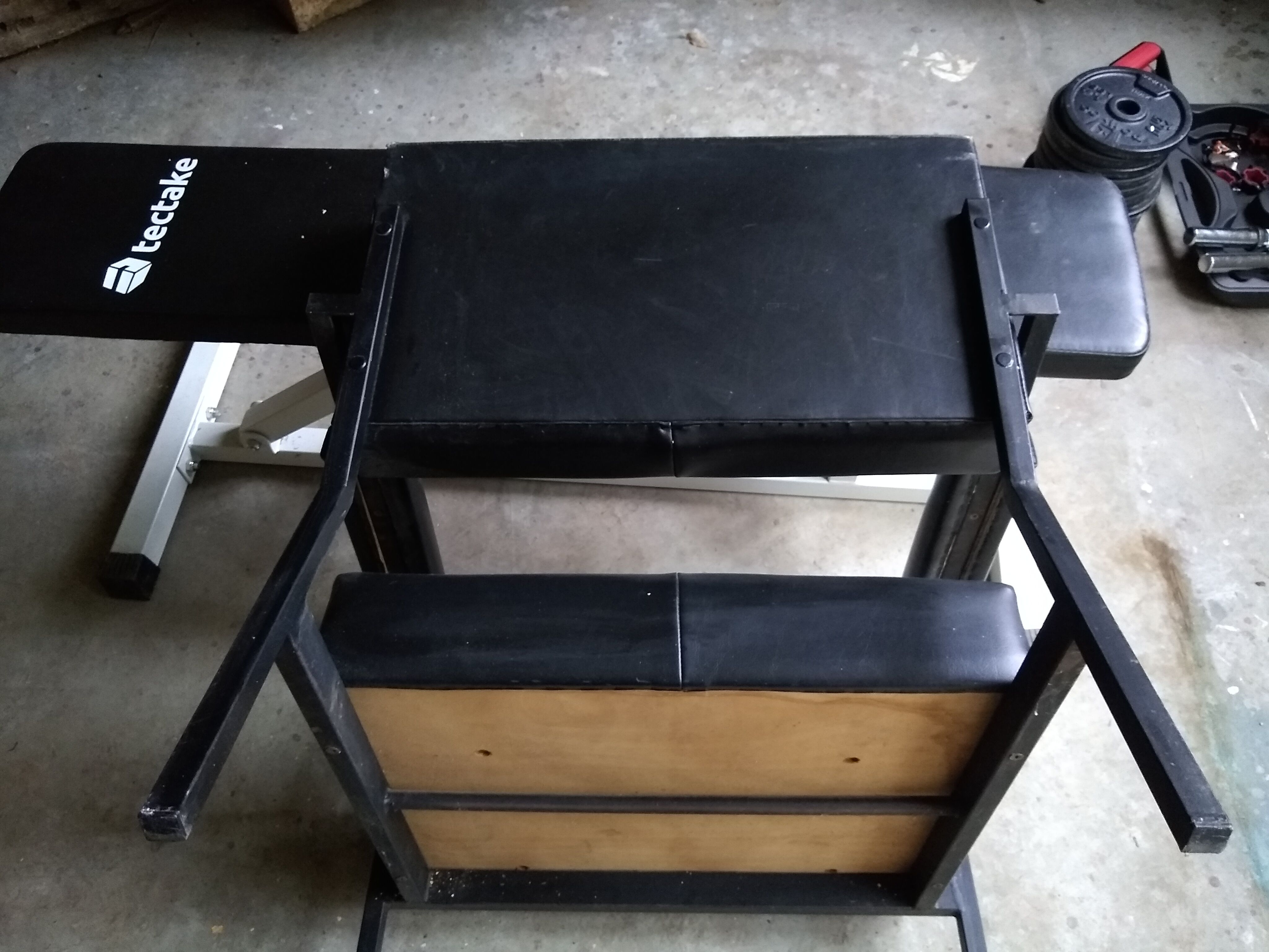 Armchair year 70 . Black skaï and black treated steel square tube. Good condition of the skaï