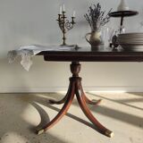 English dining room table in mahogany veneer late nineteenth with two extensions (from 1m80 to 2m80)