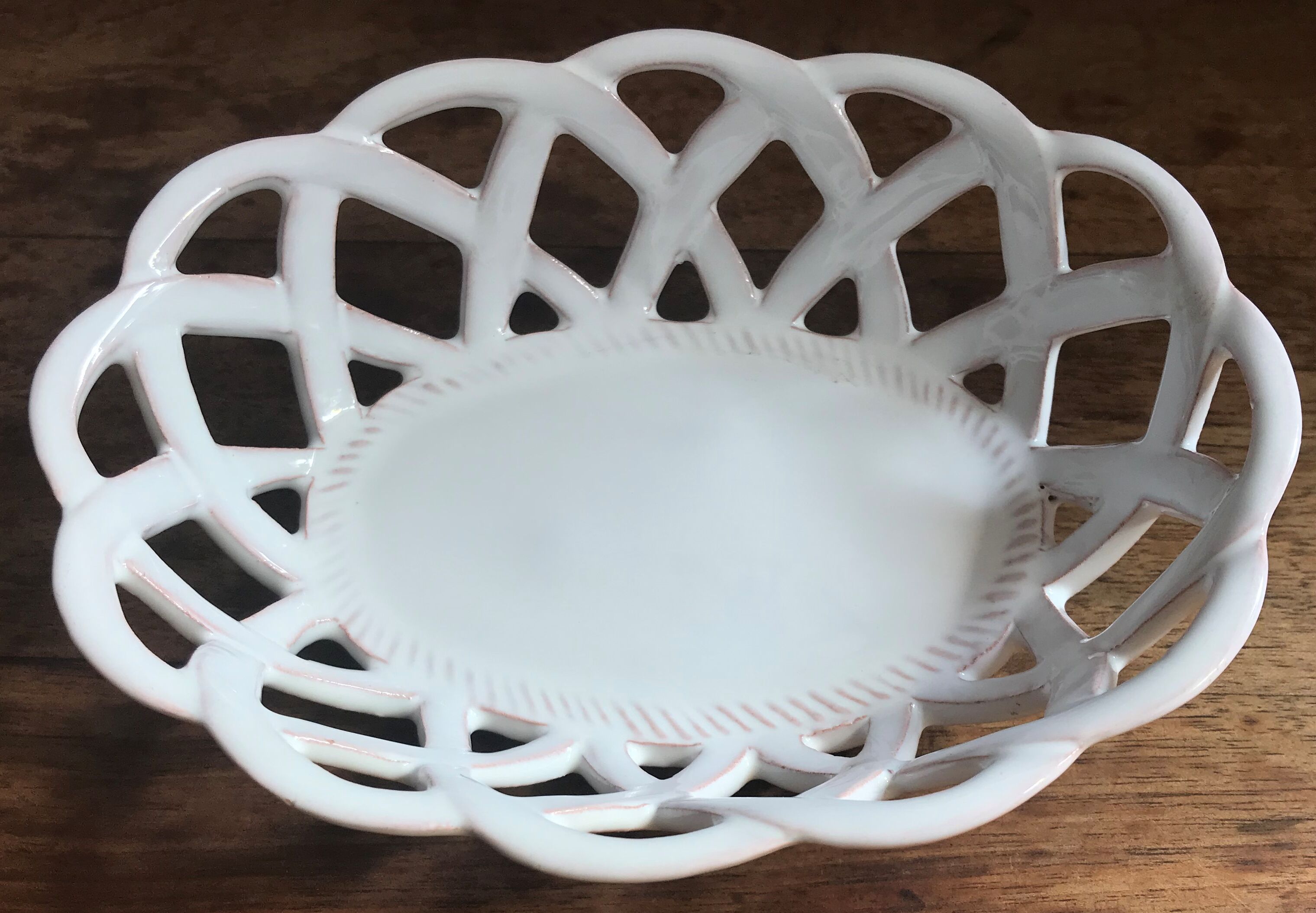 Small ceramic basket from Moustier. signed