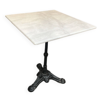 Table bistrot en marbre.