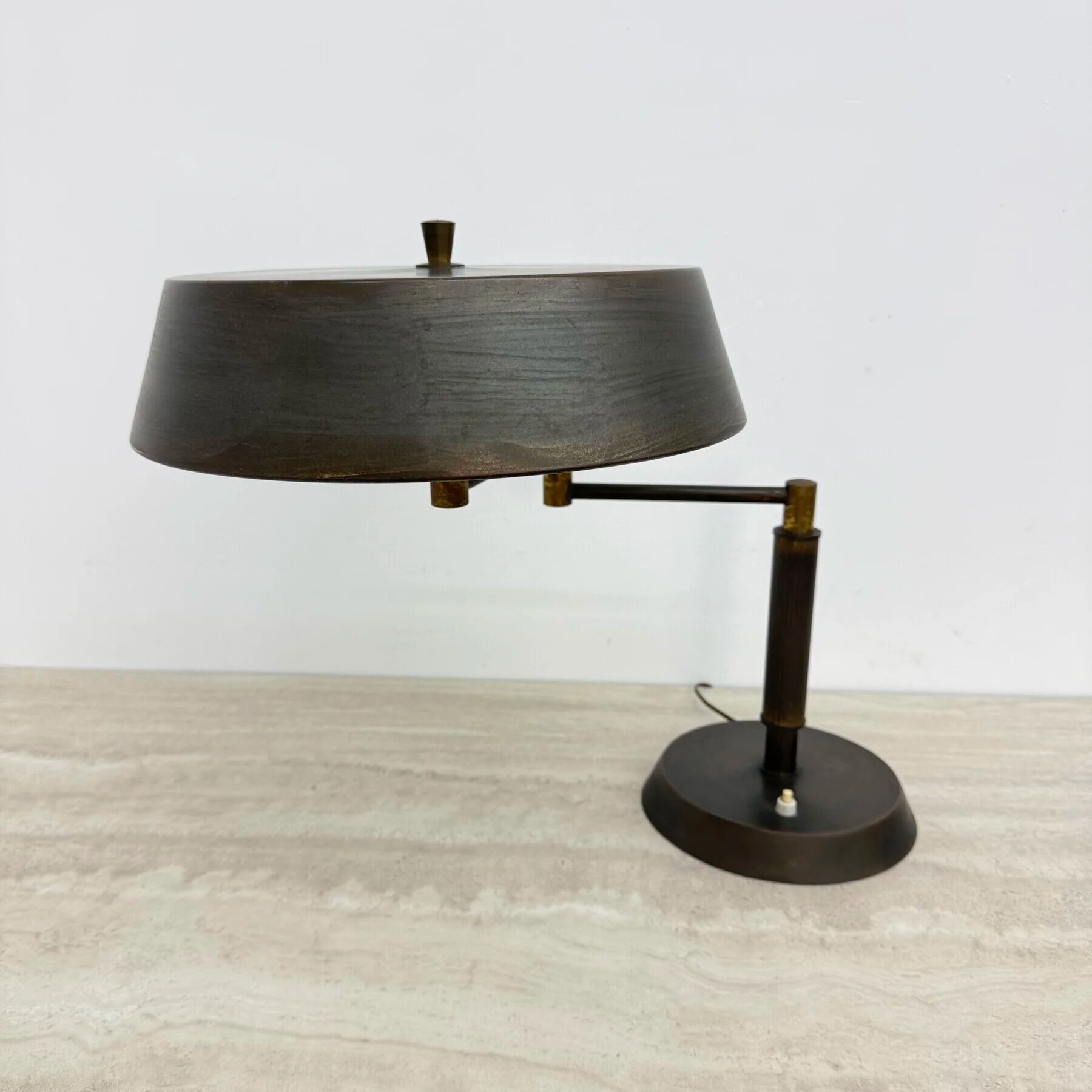 Mid-century Italian brass table desk lamp with pantograph arm, 1940s