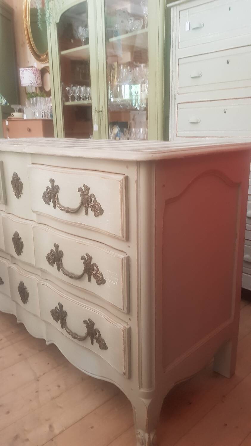 Checkered chest of drawers