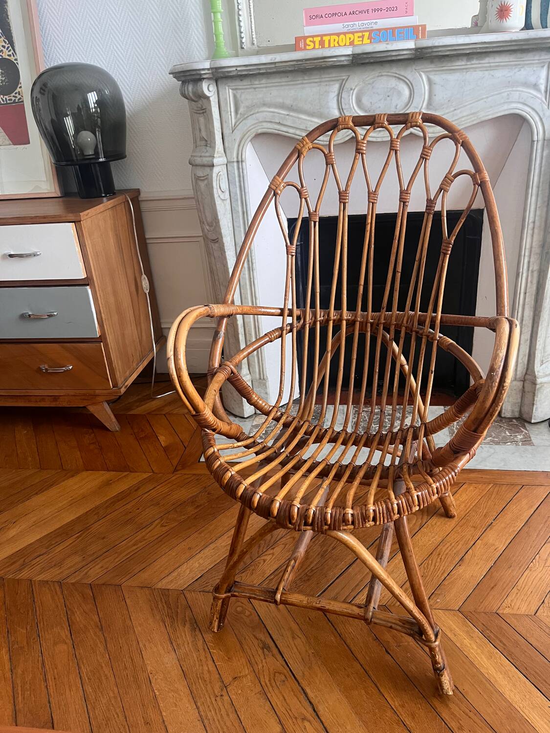 Fauteuil en rotin type oeuf