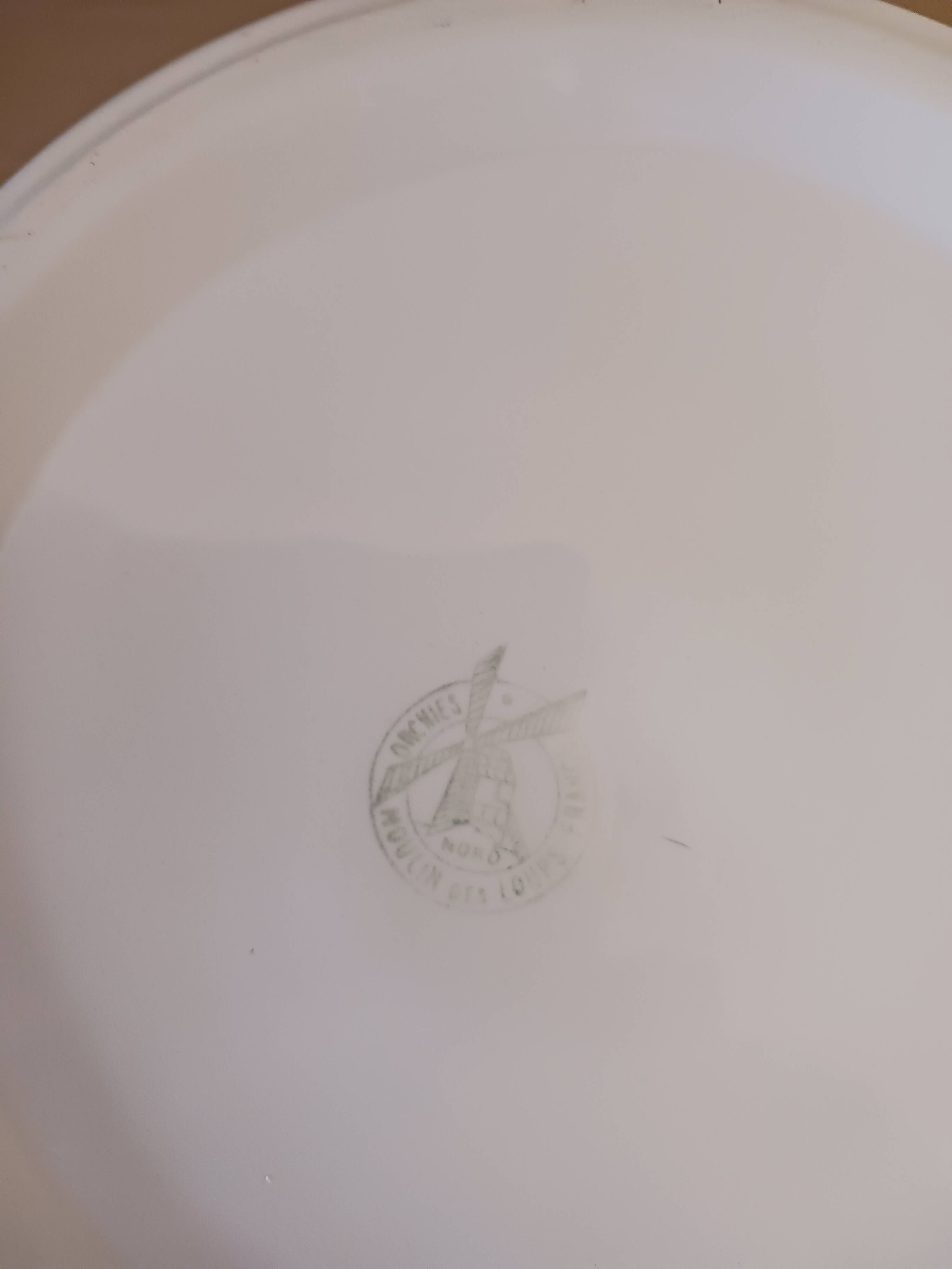 Moulin des loups vegetable dish, from Orchies in earthenware.