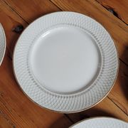 Set of 8 L'Eclat L'Amandinoise flat plates