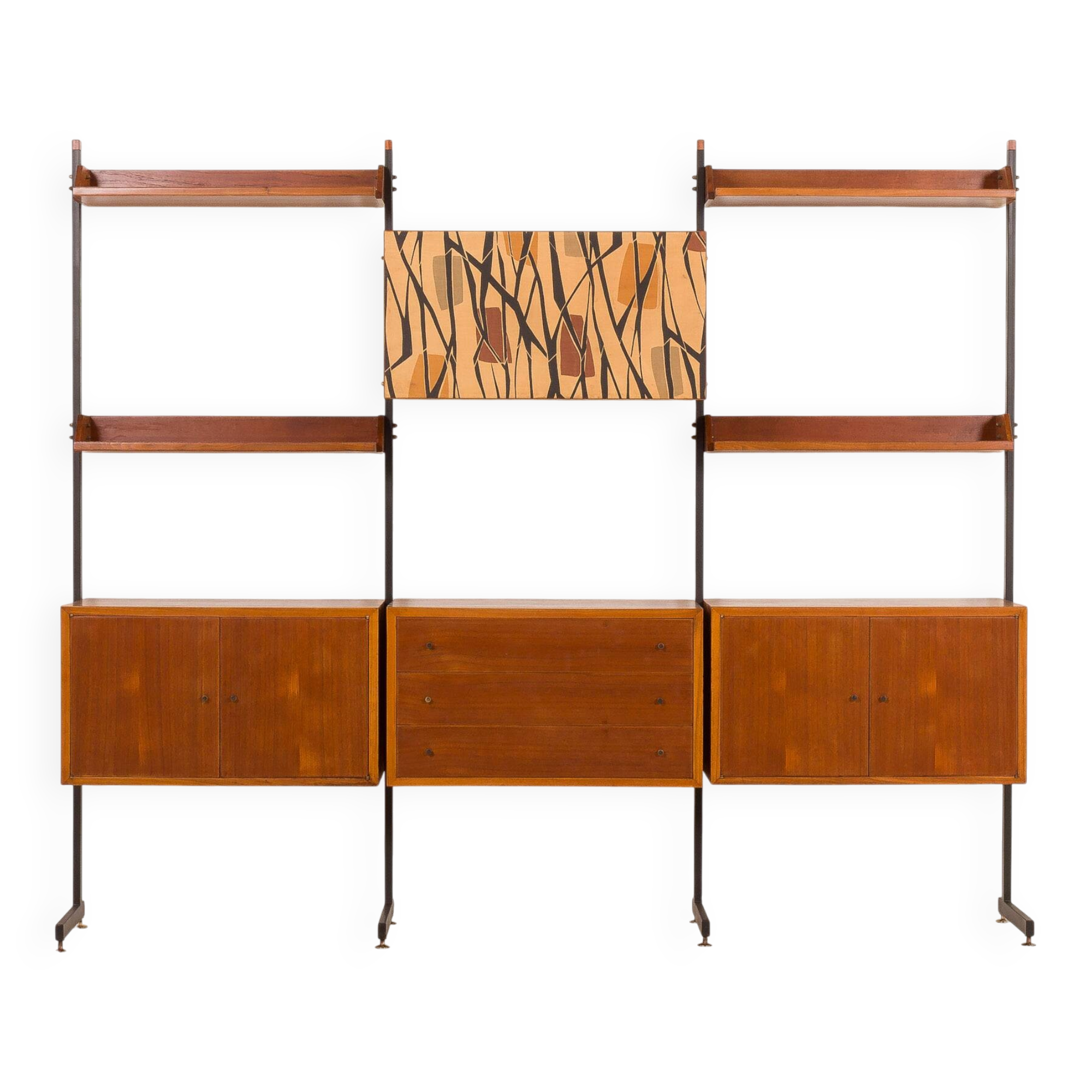 Un meuble mural autoportant italien en teck, des années 1950.