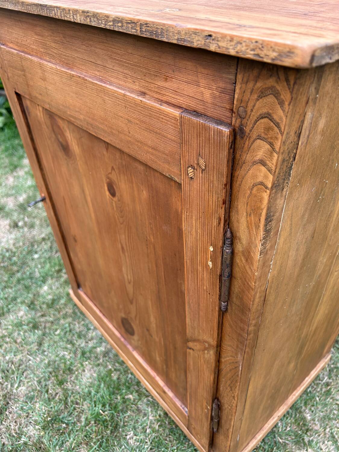 Antique 1-door sideboard in light wood