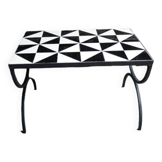 Old pedestal table in iron & ceramic graphic pattern