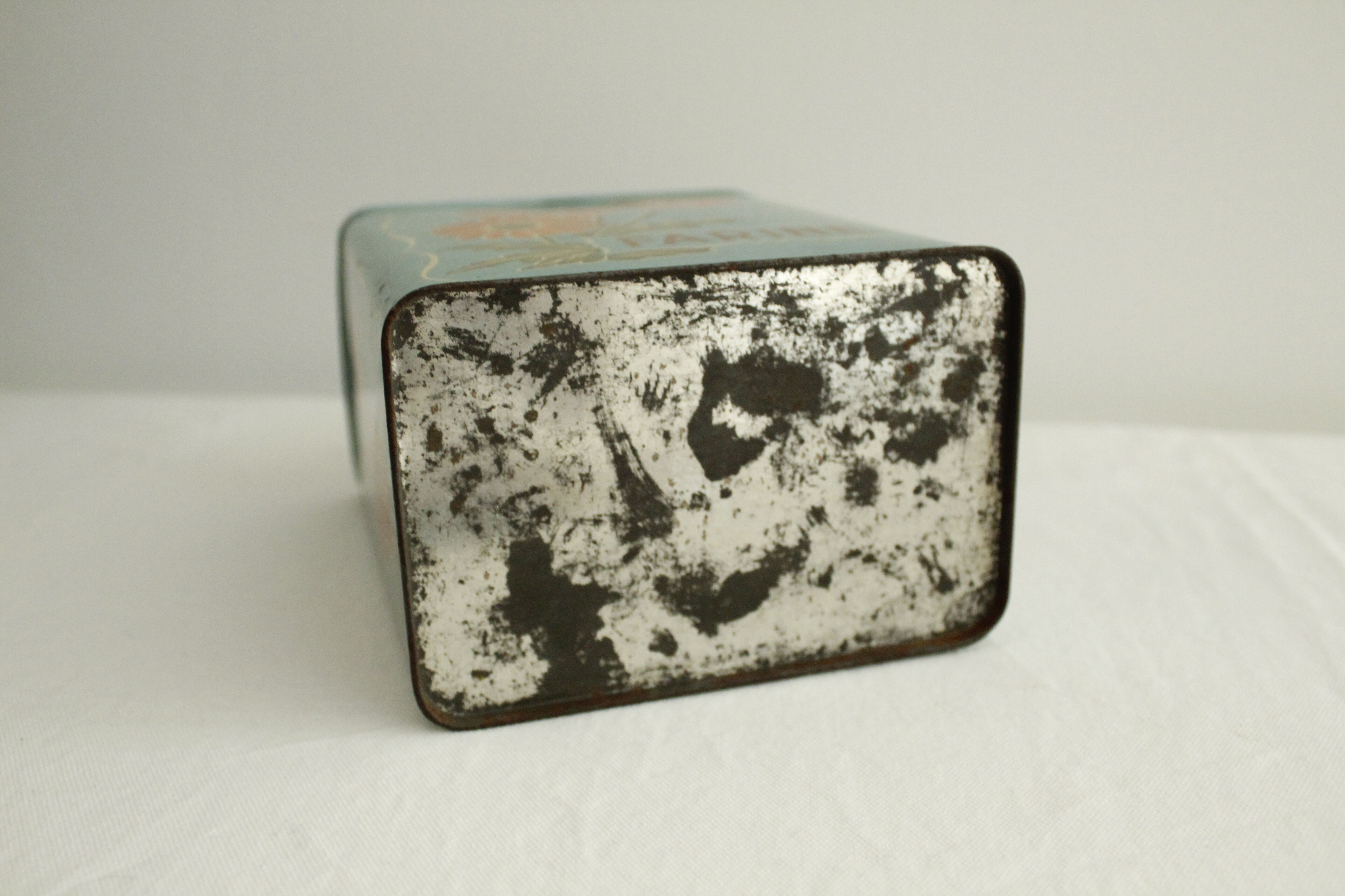 Old metal box "Vichy-Prunelle"