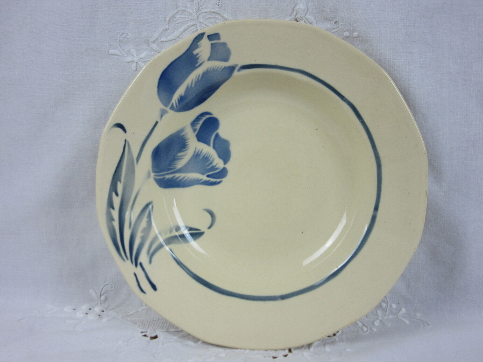 Ensemble de 6 assiettes creuses Digoin Sarreguemines à décor de tulipe