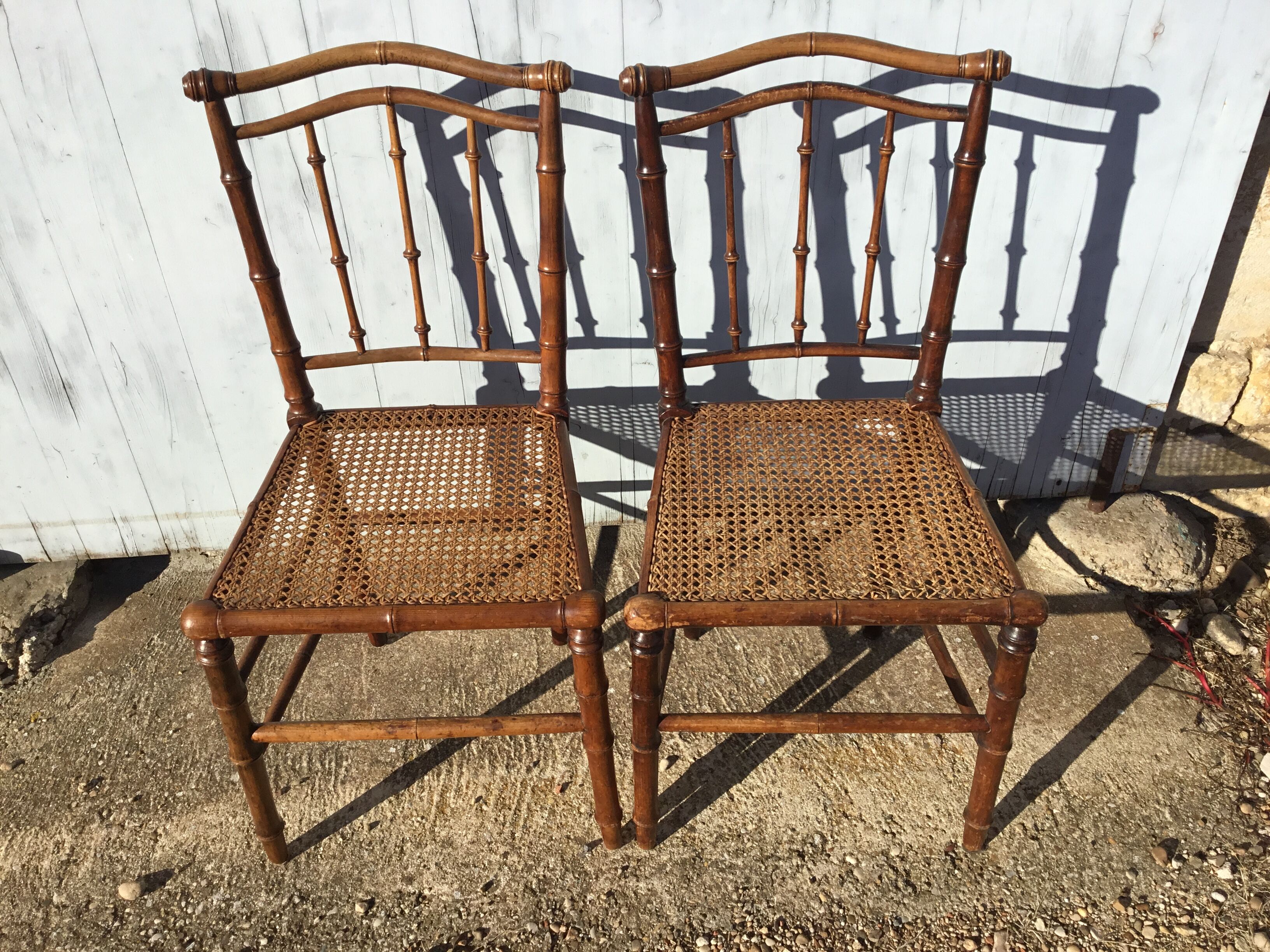 Chaise en bambou cannée