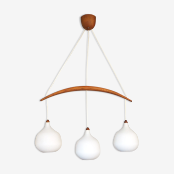 Suspension scandinave mid-century, teck et opaline, Uno & Östen Kristiansson pour Luxus, Suède