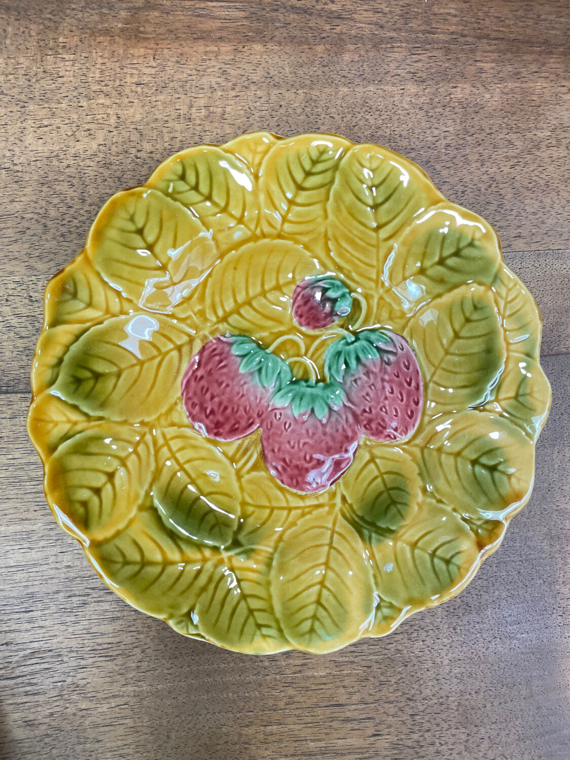 6 dessert plates in Sarreguemines barbotine.