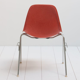 Chaise Eames produite par Herman Miller rouge
