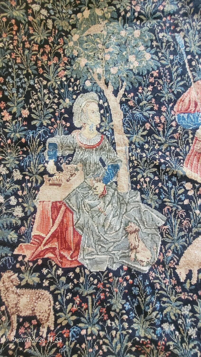 Wall tapestry: shearing