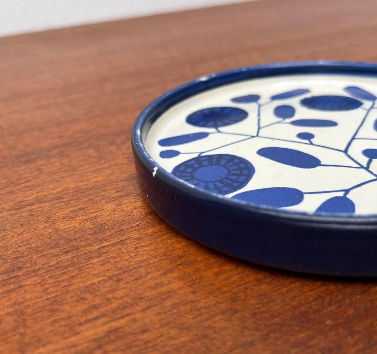 German ceramic saucer from the Stockholm series of the 1960s by Melitta, mid-century style.