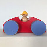 Jouet en bois en forme de voiture