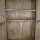 Ancienne armoire en bois massif