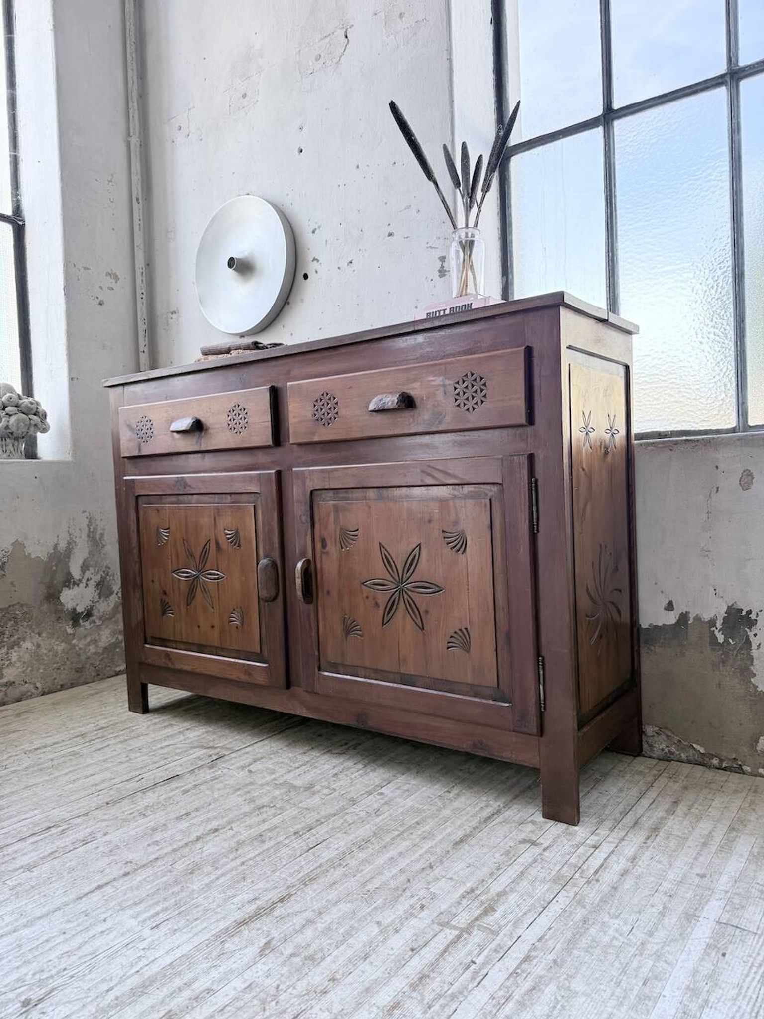 Meuble de rangement confiturier art populaire savoyard 1950