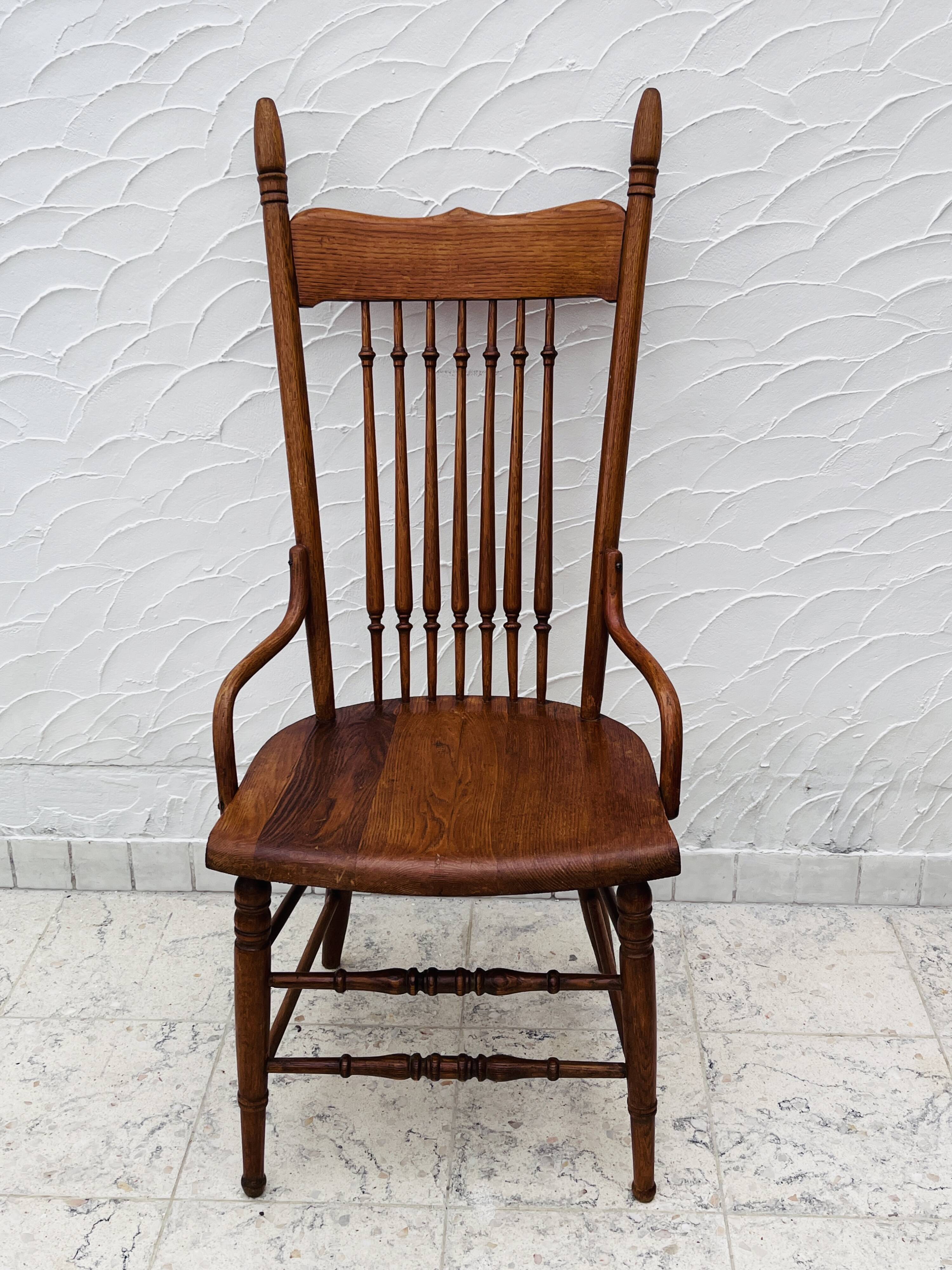 Vintage high chair from the 1960s in solid wood, chic country style.