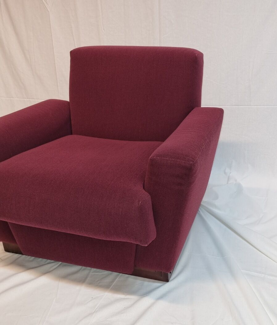 Frank loyed wright imperial hotel tokio seat