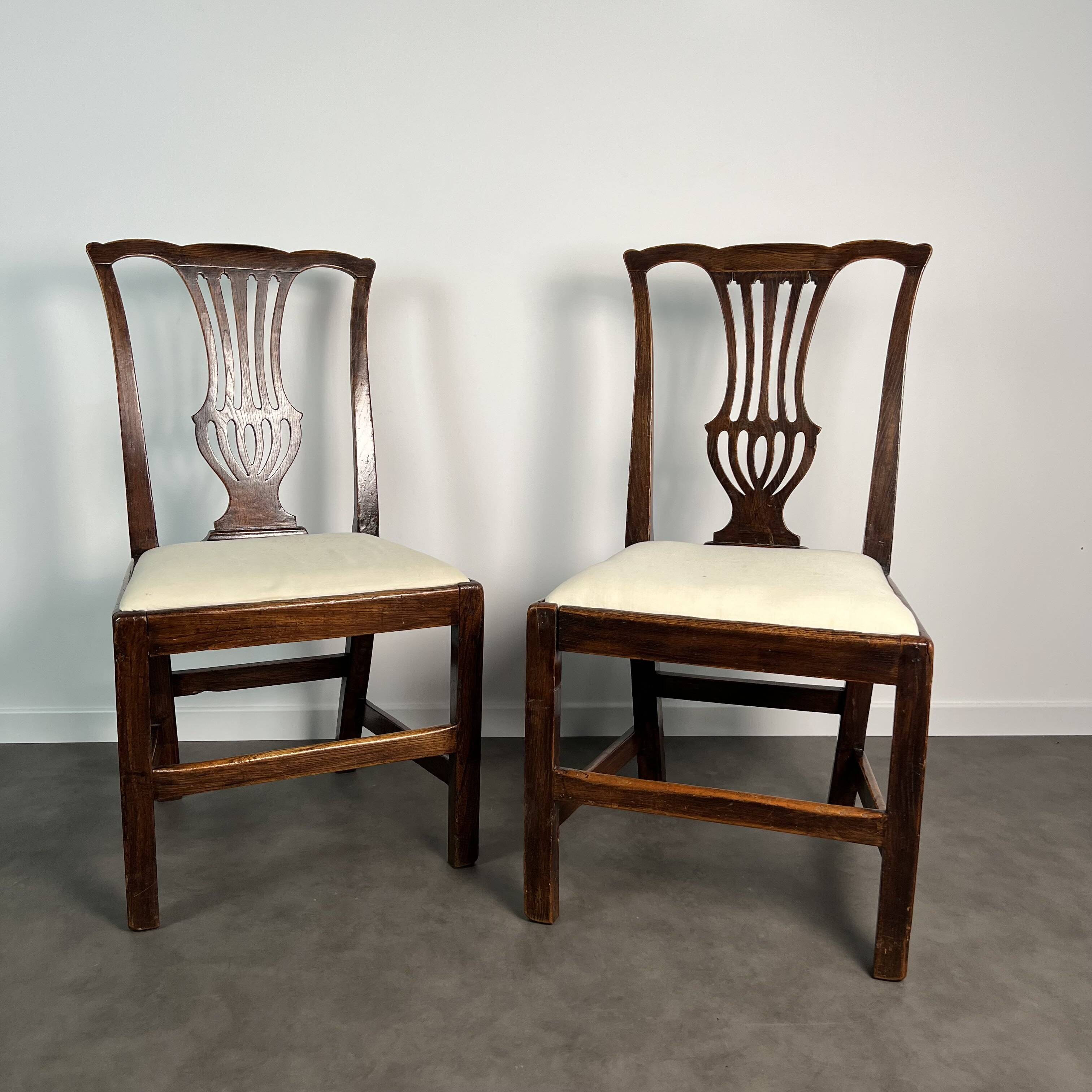 Pair of English Chippendale chairs - oak, 19th century