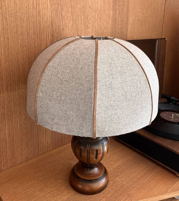 Lampe à poser en bois massif Mid century campagne française, et abat jour