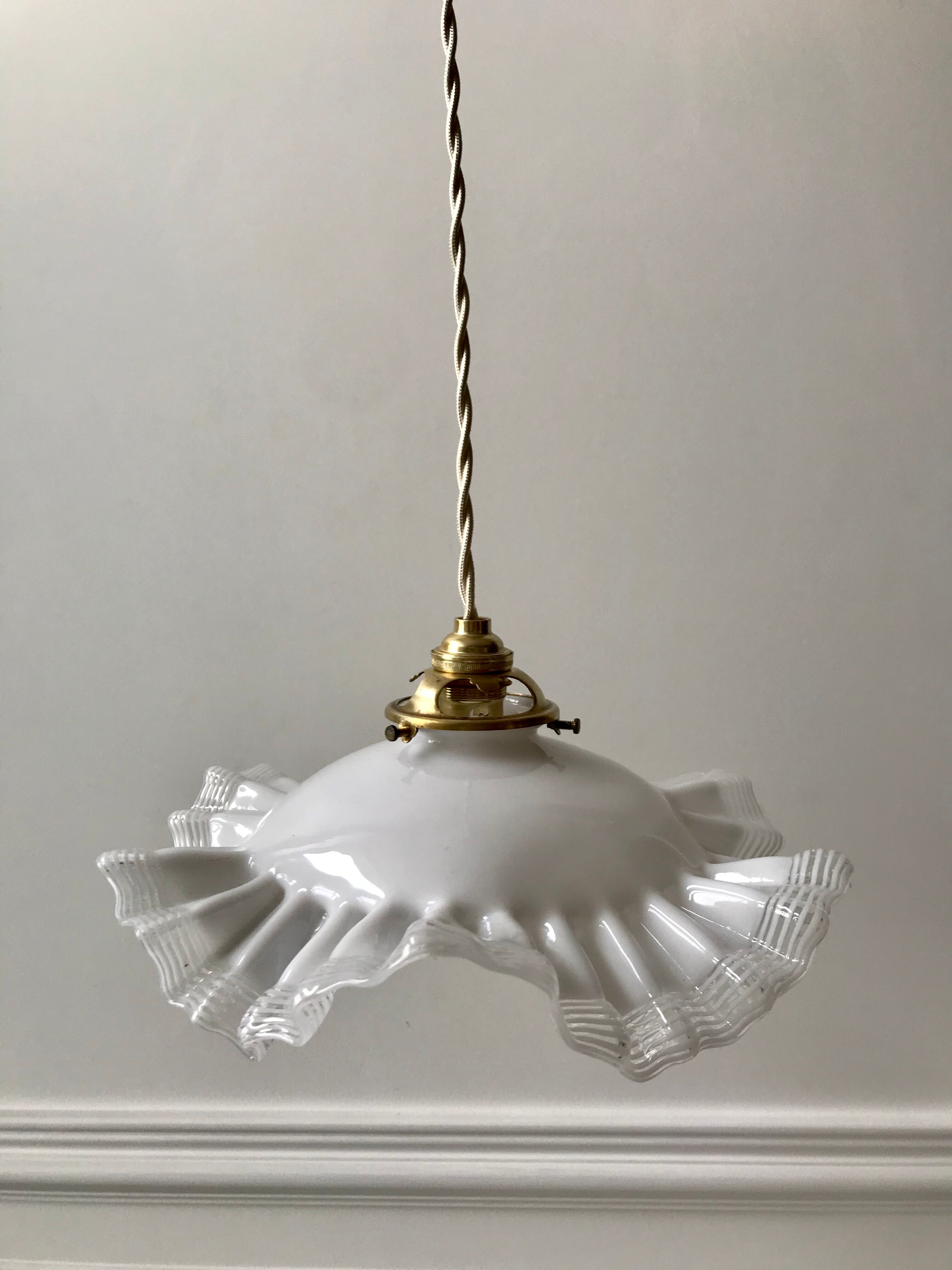 Opaline suspension in pleated glass 40s-50s