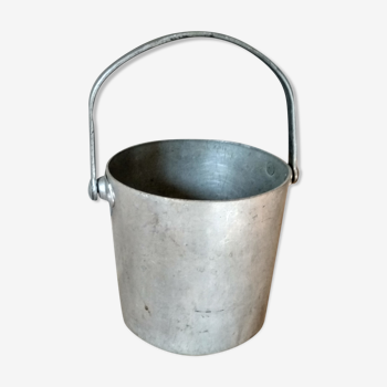Small aluminum bucket with handle - - kitchen cutlery door