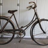 Vintage women's bicycle from the Manufacture de Cycles "Le lion d'or"