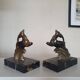Bookend in regule
