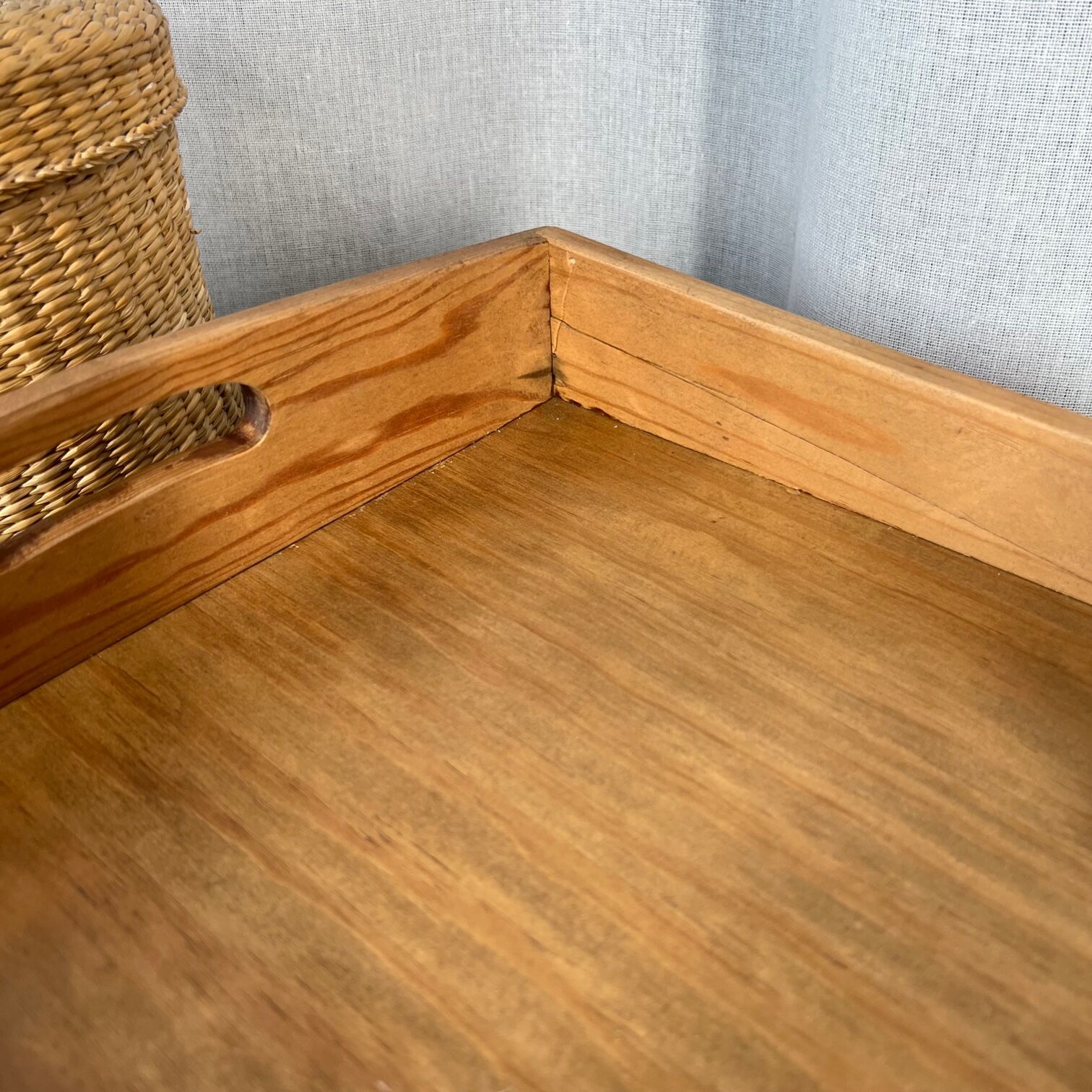 Serving tray in raw wood