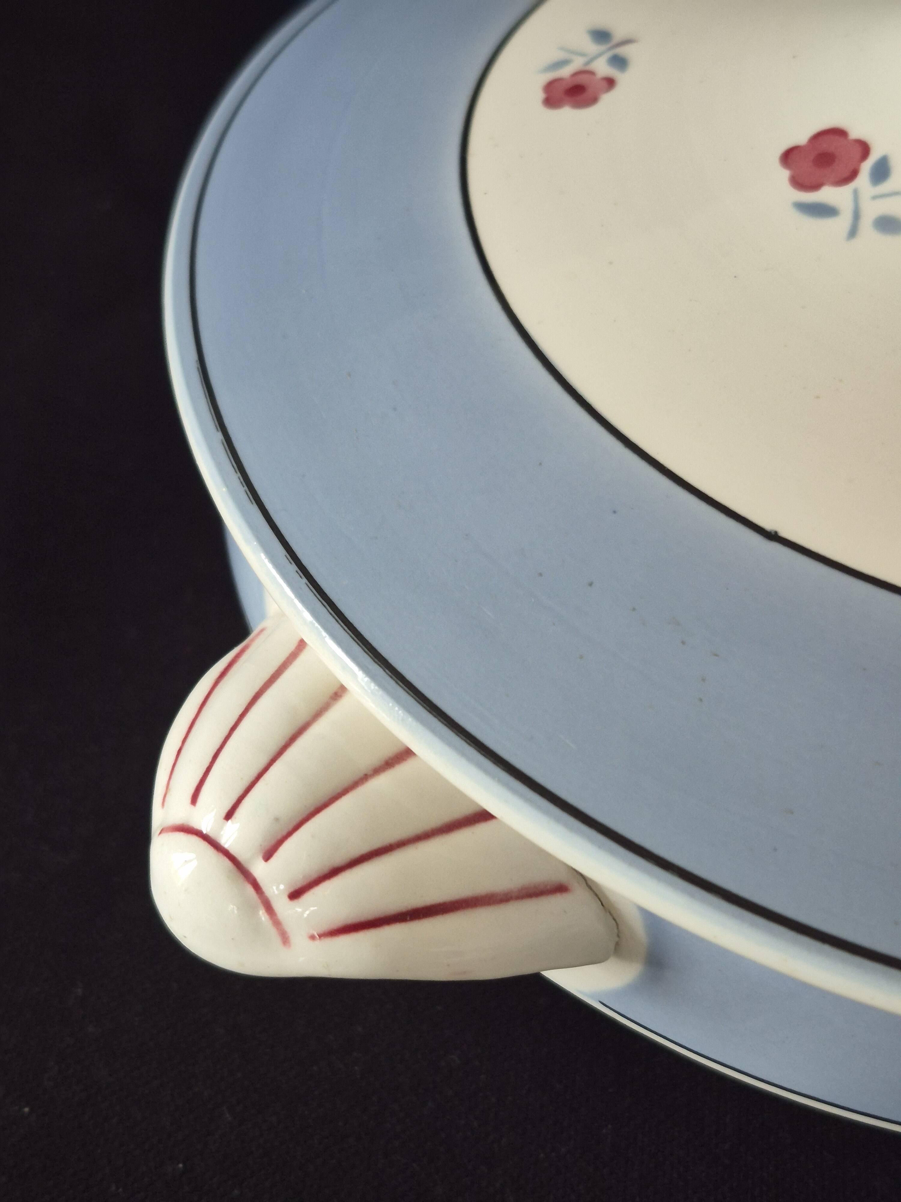 Vegetable dish (soup tureen) in Digoin Sarreguemines earthenware, model AIX A156.