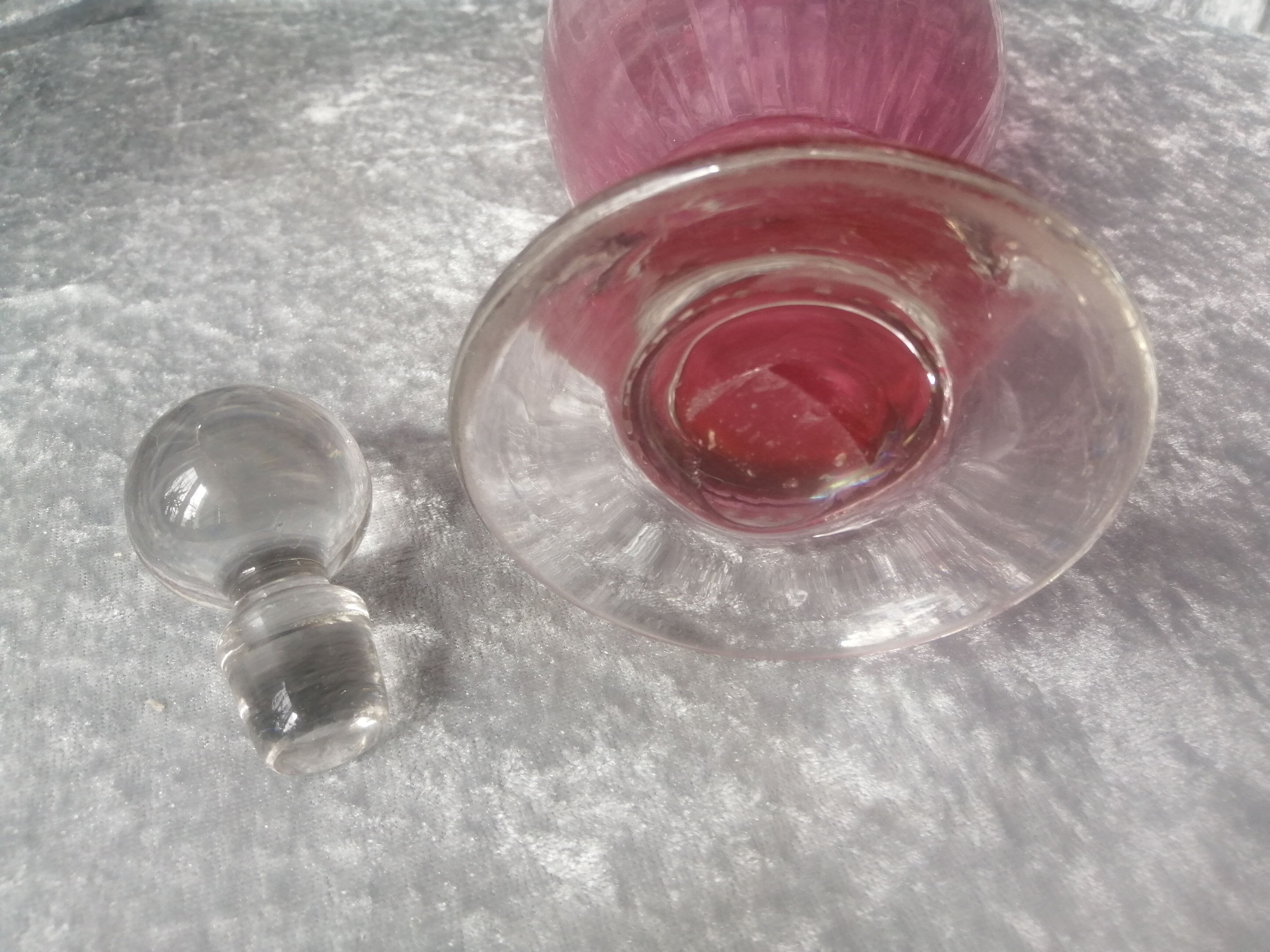 Carafe in blown glass color heart of pigeon