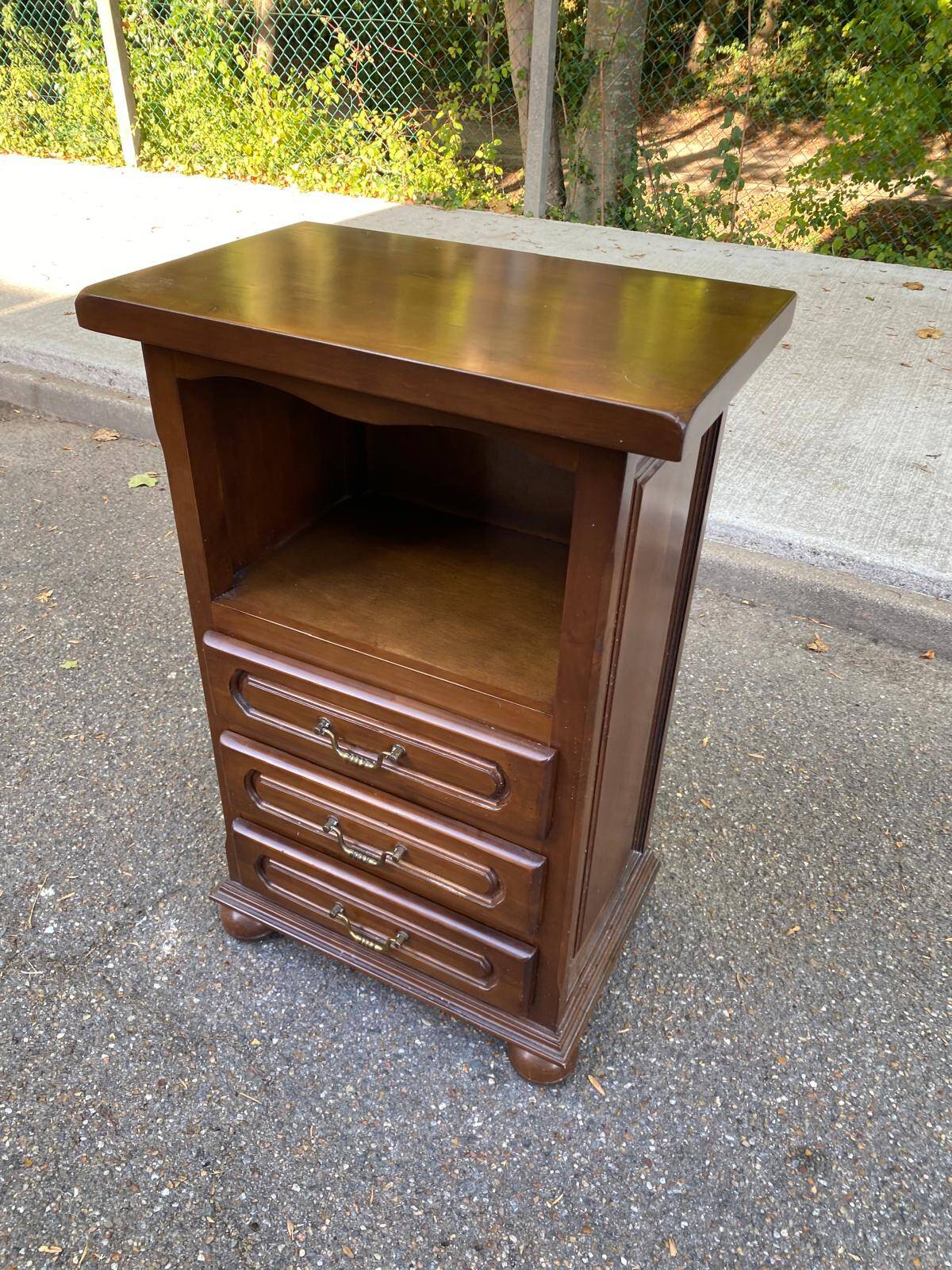 Side table with 3 drawers in solid wood, tall bedside table.