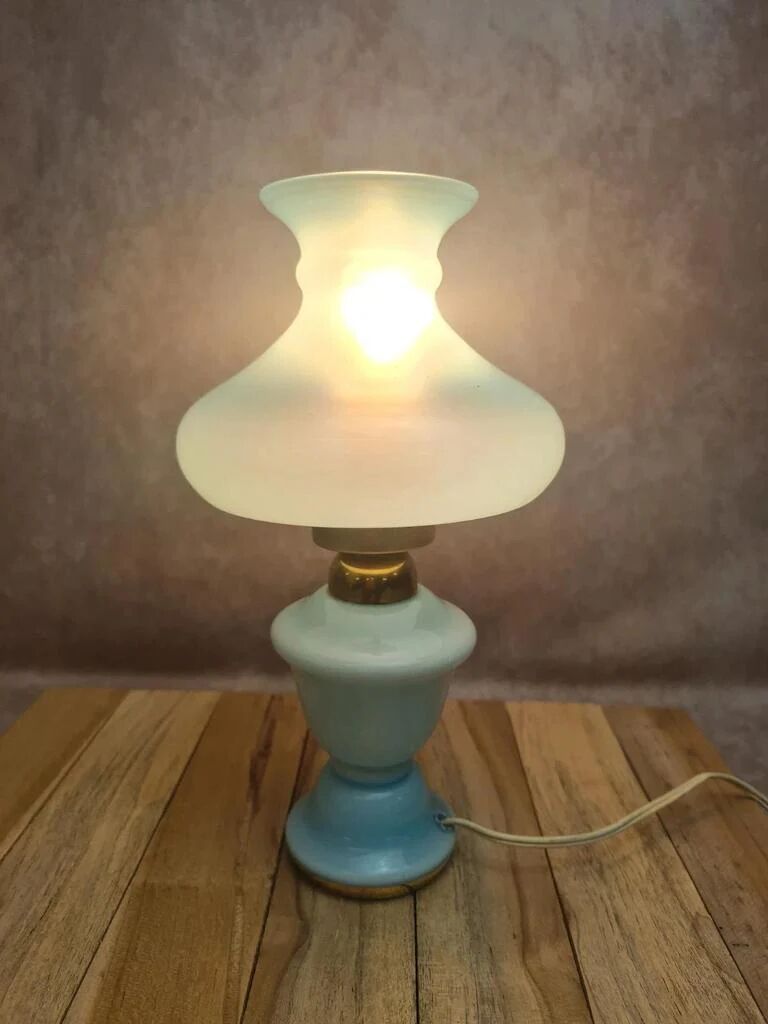 Lampe vintage en opaline bleue – esprit boudoir