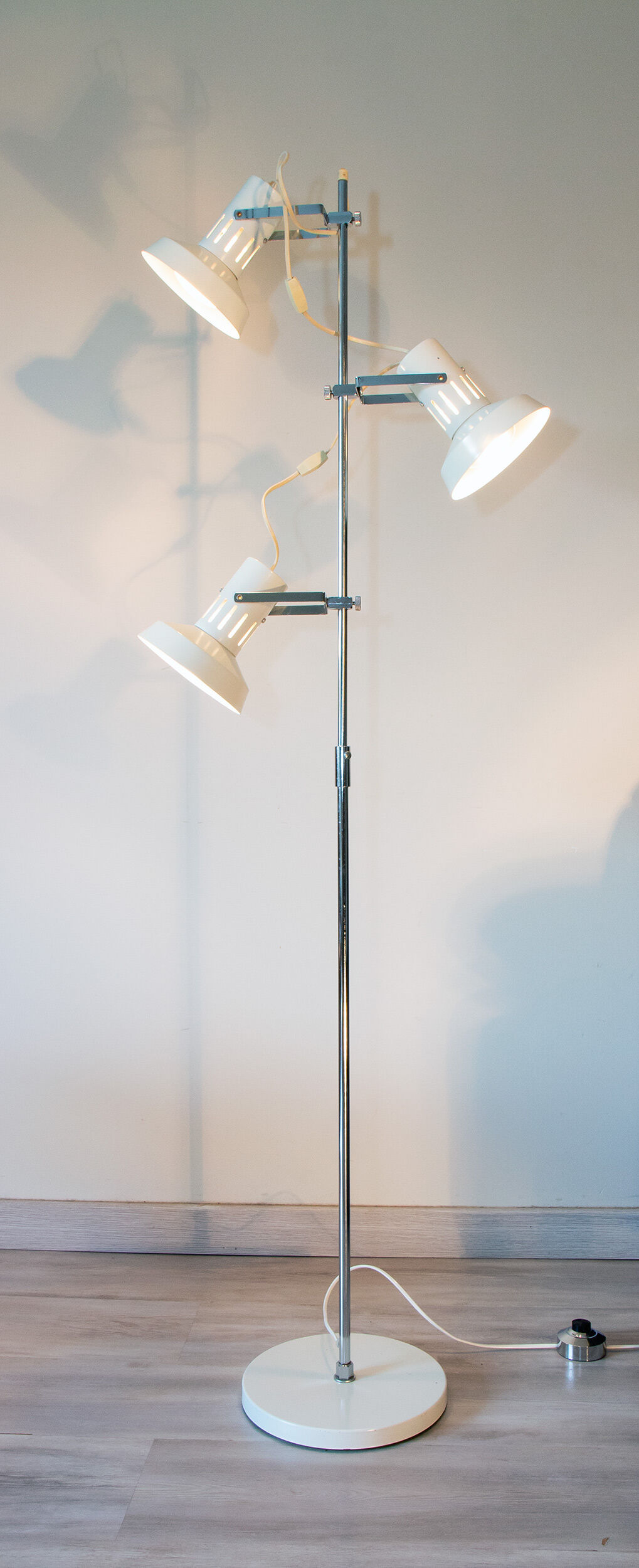 Floor lamp with 3 white adjustable spots, 1970-80