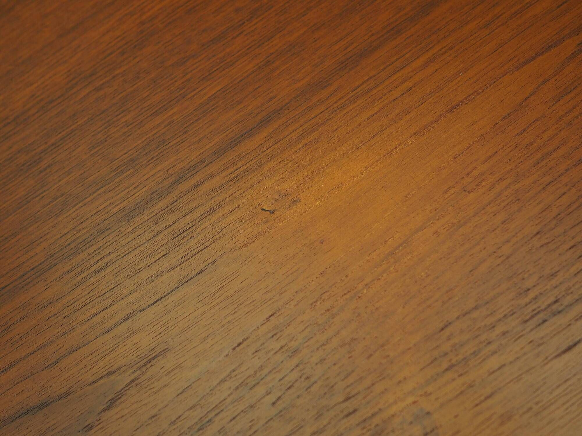 Table en teck, design danois, années 1970, designer : Johannes Andersen