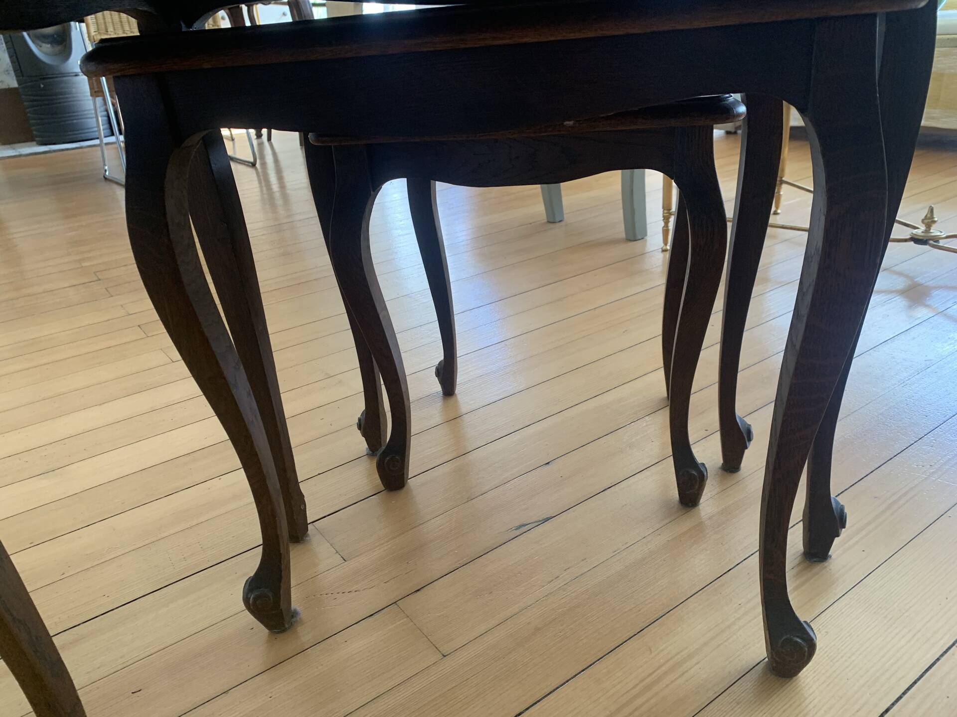 Set of 3 vintage nesting tables in oak – Louis XV / Regency style