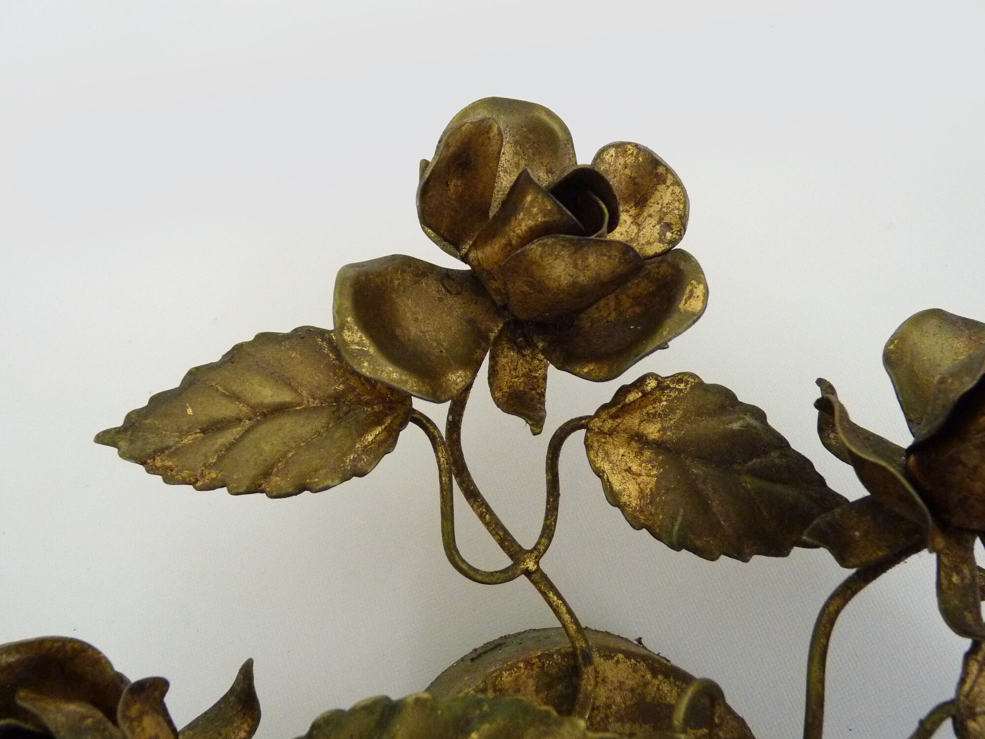 Pair of gilded metal sconces decorated with flowers and foliage. Year 60