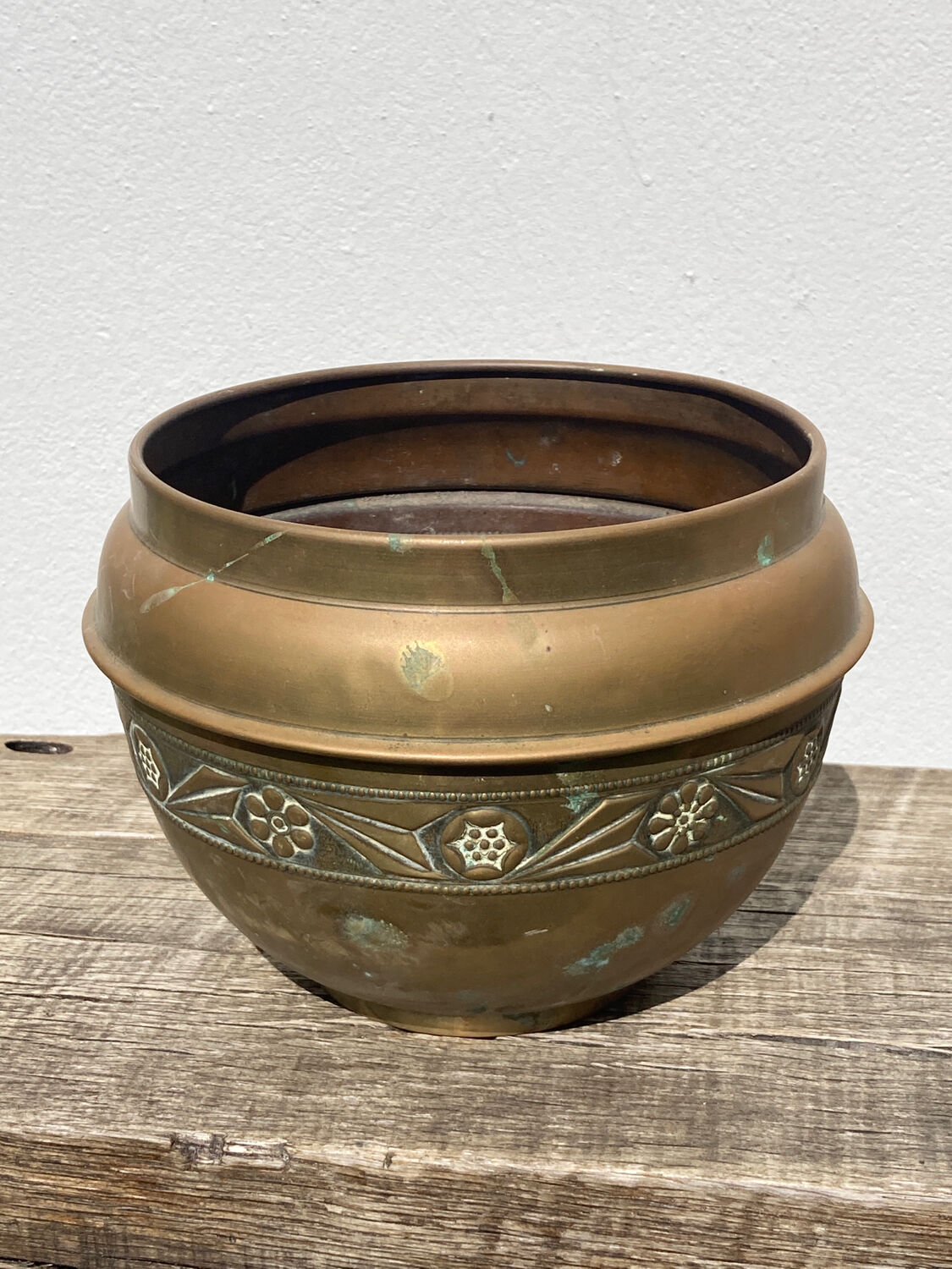 Pot cover in brass chiseled 1960 art nouveau