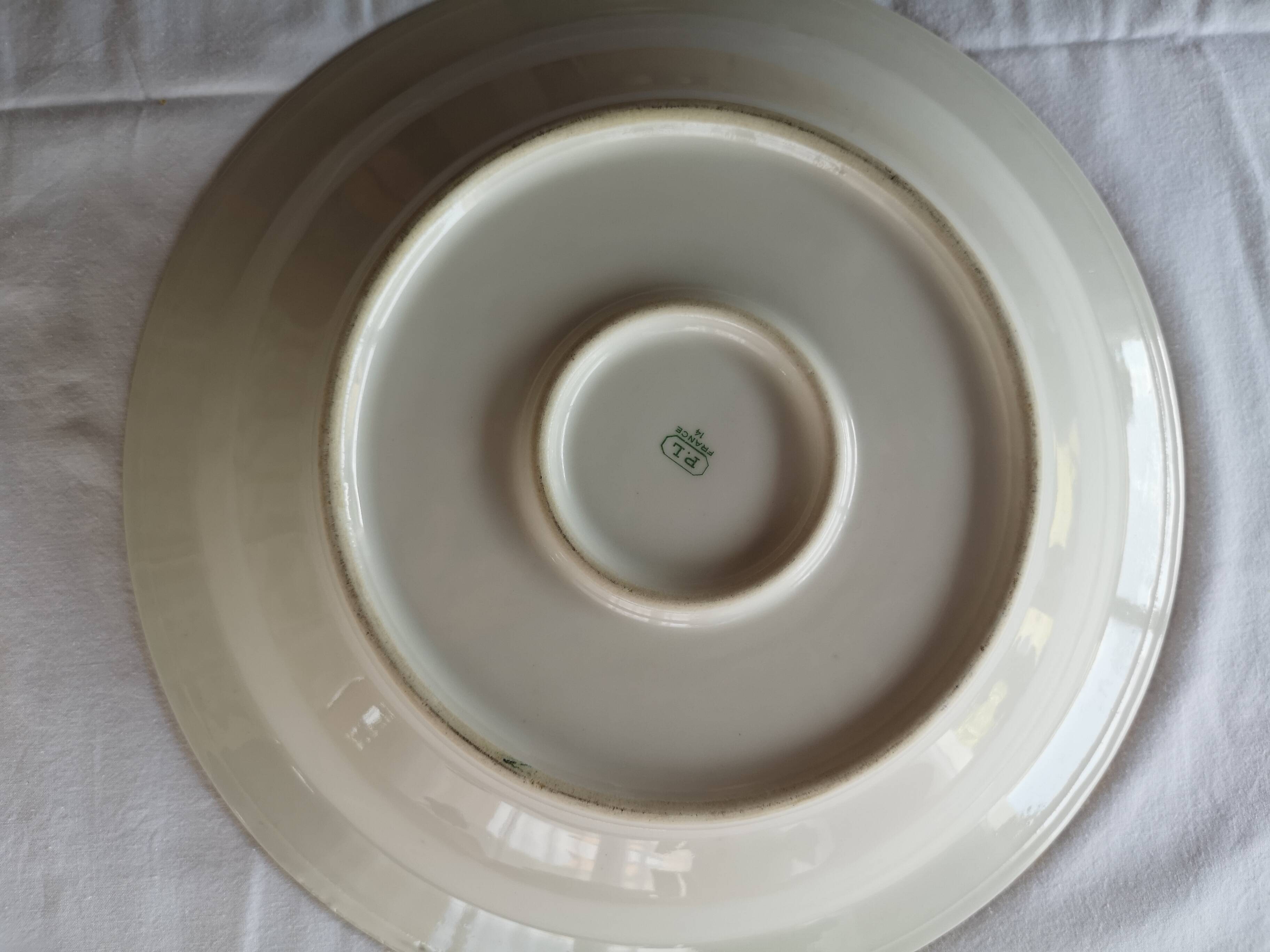 Selling large serving dish.